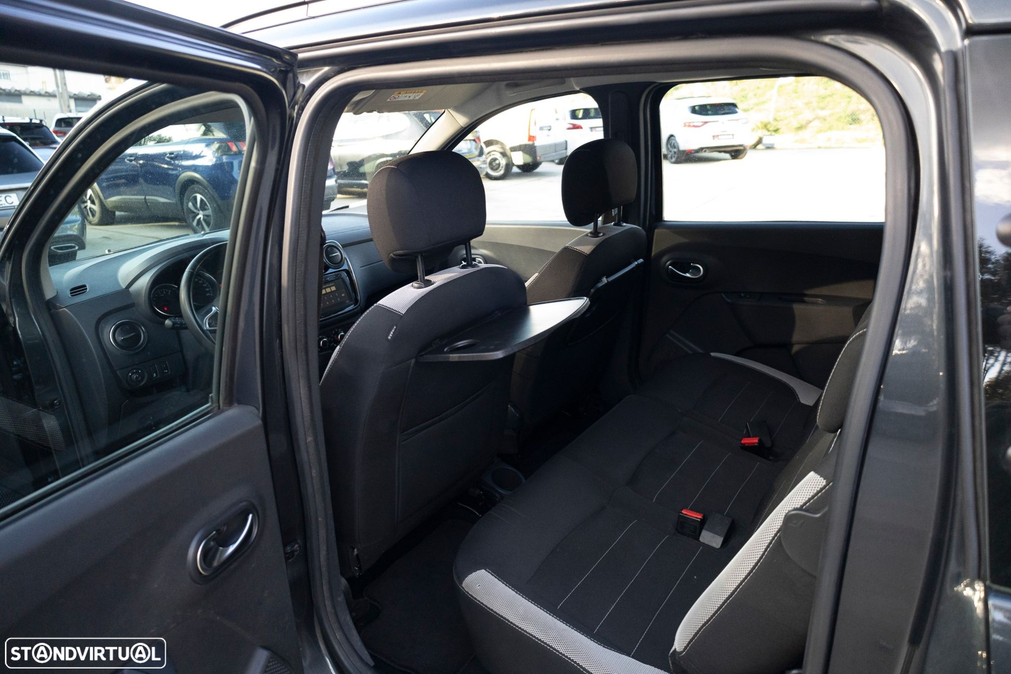 Dacia Lodgy 1.5 Blue dCi Stepway 7L - 10
