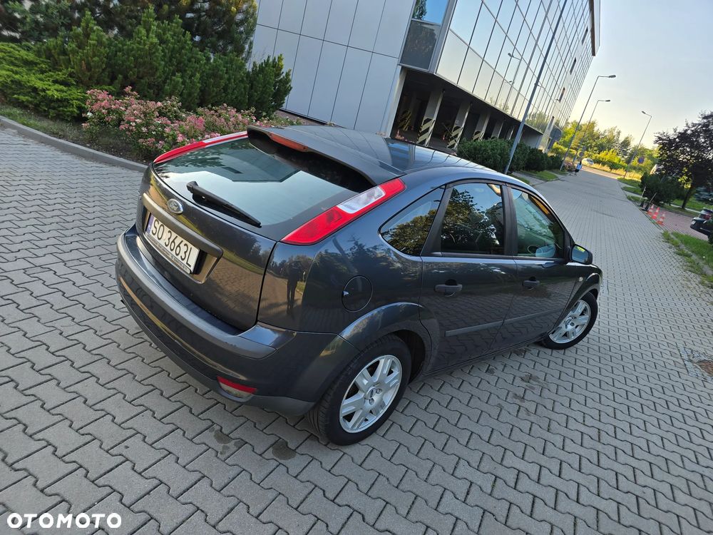 Ford Focus 1.6 Ambiente - 4