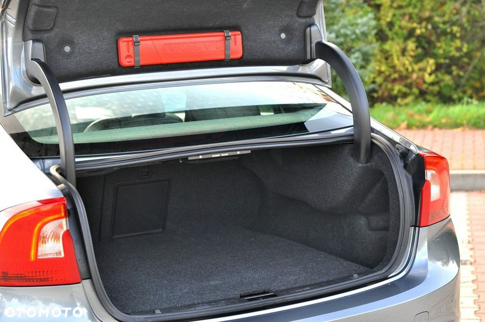 Volvo S60 D3 Drive-E Momentum - 29