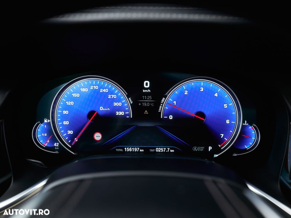 BMW Seria 7 750Li xDrive - 29