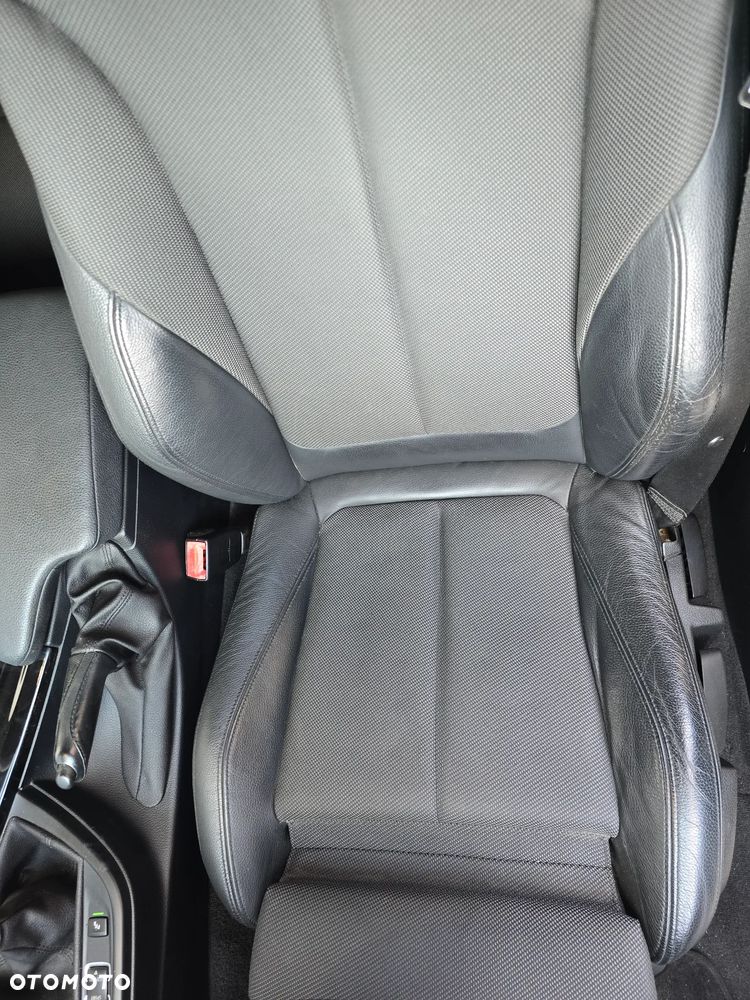 BMW Seria 3 320d DPF Edition Sport - 12