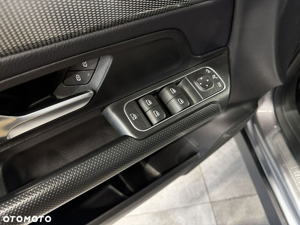 Mercedes-Benz GLB - 29