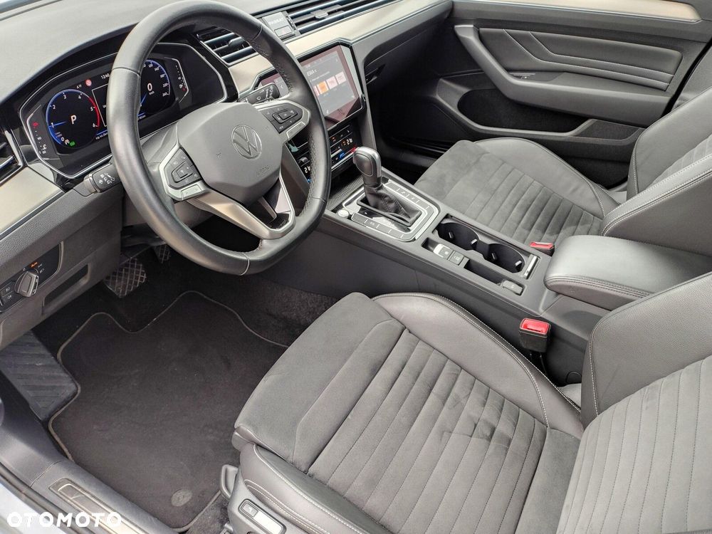 Volkswagen Passat Variant 2.0 TDI Elegance DSG - 10