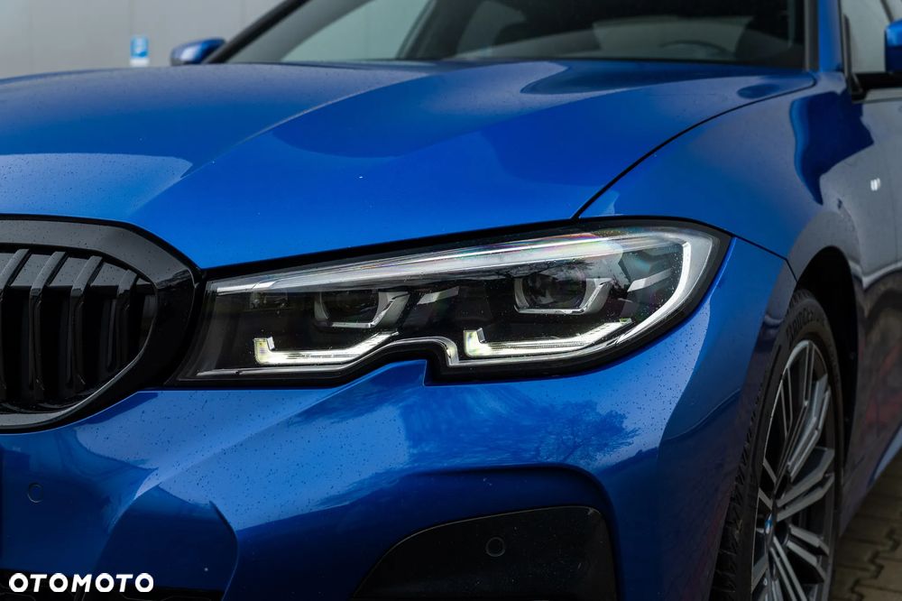 BMW Seria 3 330i xDrive M Sport - 21