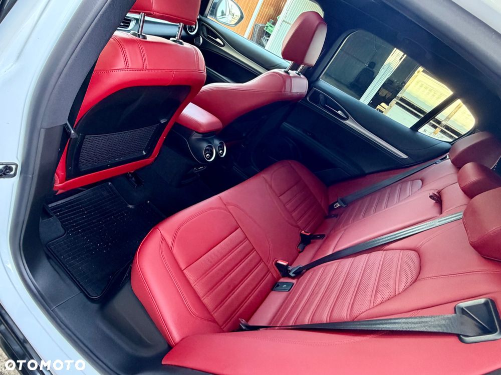 Alfa Romeo Stelvio 2.0 Turbo 16V AT8-Q4 Veloce - 17