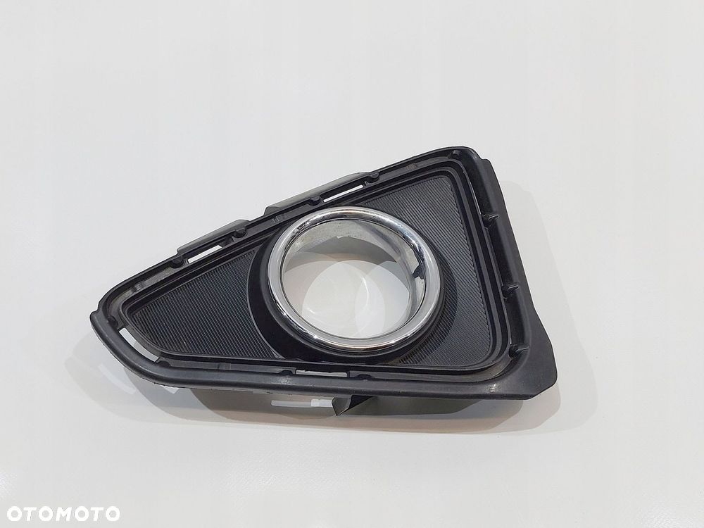 KRATKA RAMKA ZDERZAKA HALOGENU PRAWA TOYOTA RAV4 IV 15-18r LIFT