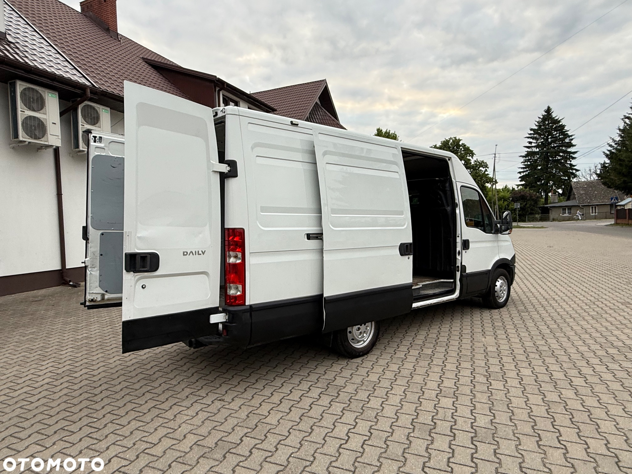 Iveco DAILY 35S - 19
