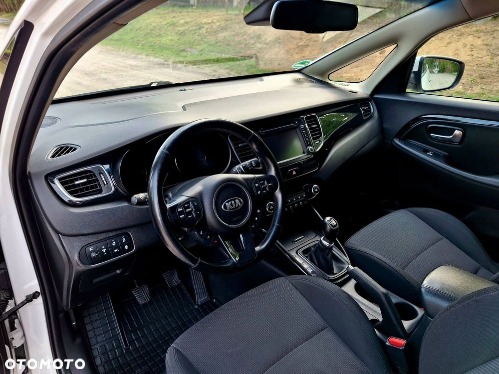 Kia Carens 1.6 GDI Fifa World Cup Edition - 24