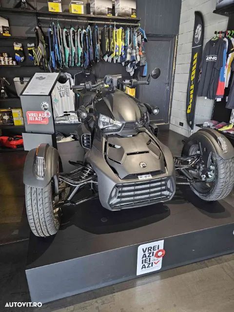 Can-Am Ryker 900 - 1