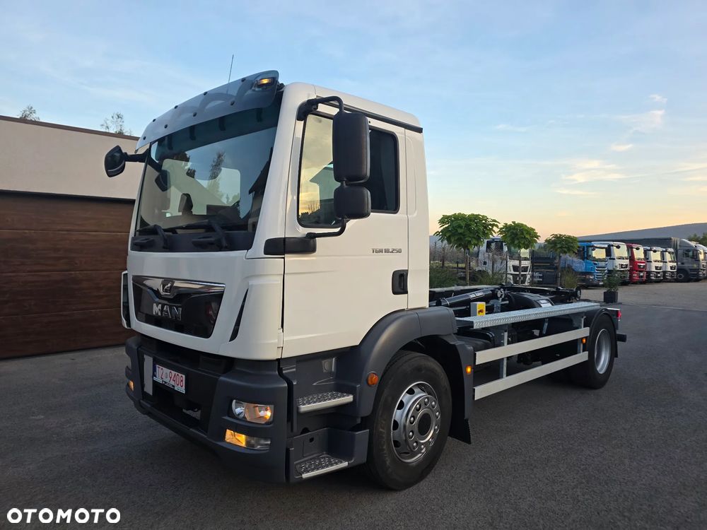 MAN TGM 18.250 urządzenie hakowe AXOR / hakowiec / skibicki