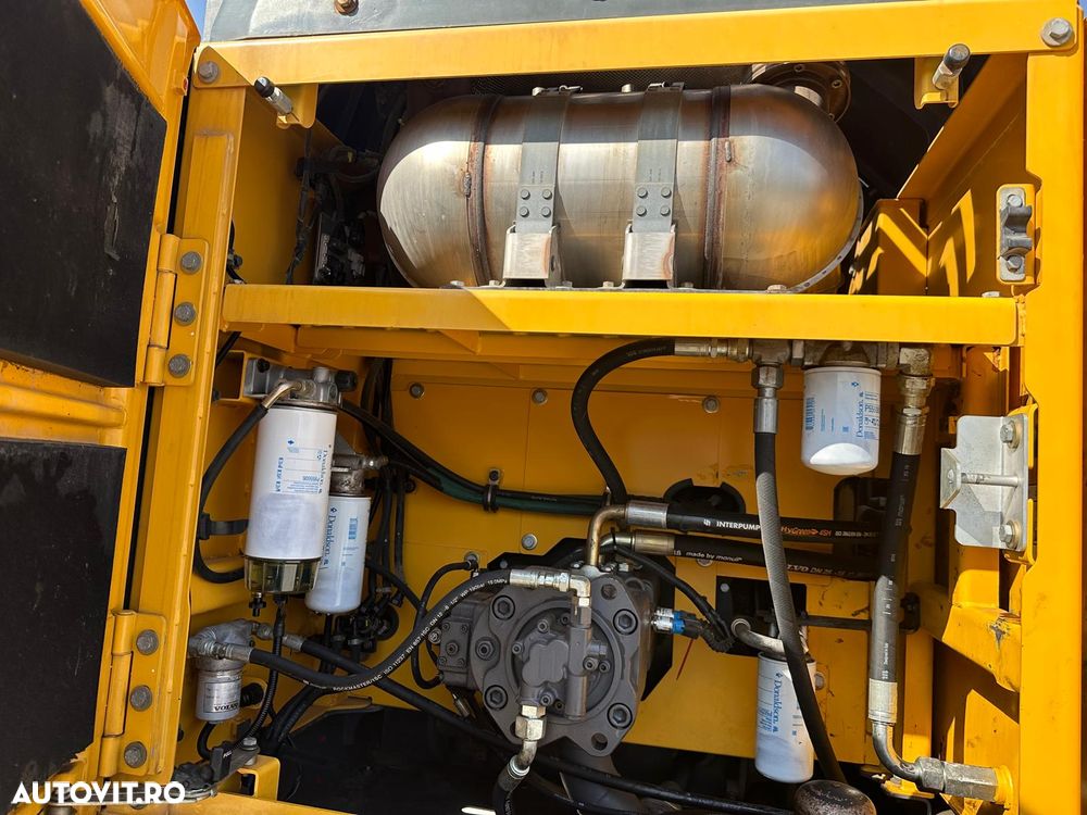 Volvo EC 250 EL - 12