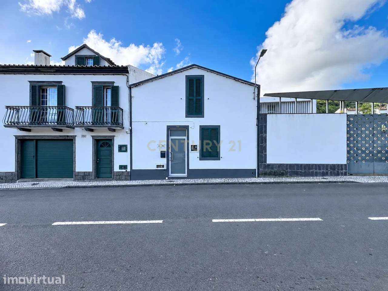 Moradia T2 com licença AL no centro da Vila da Povoação perto de comod - Grande imagem: 5/35