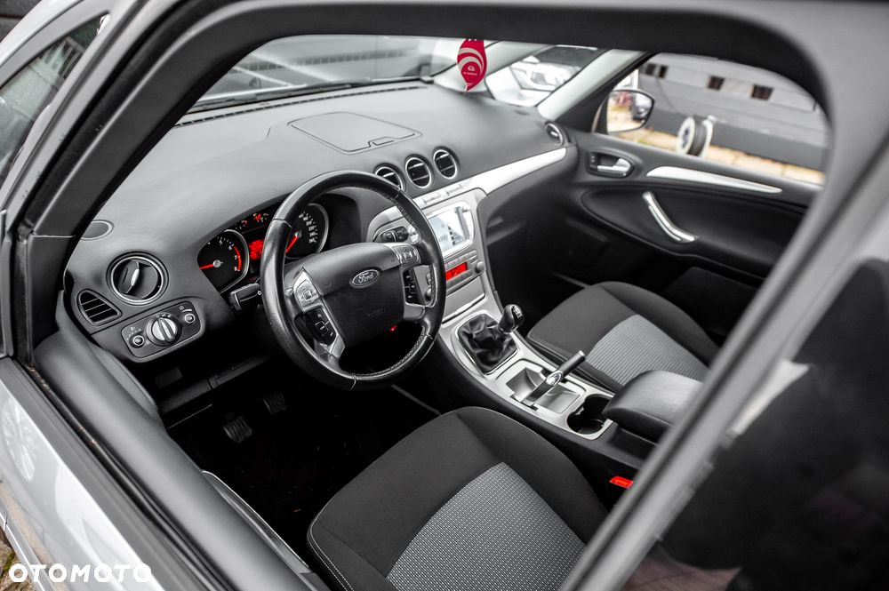 Ford Galaxy 2.0 FF Ghia - 26