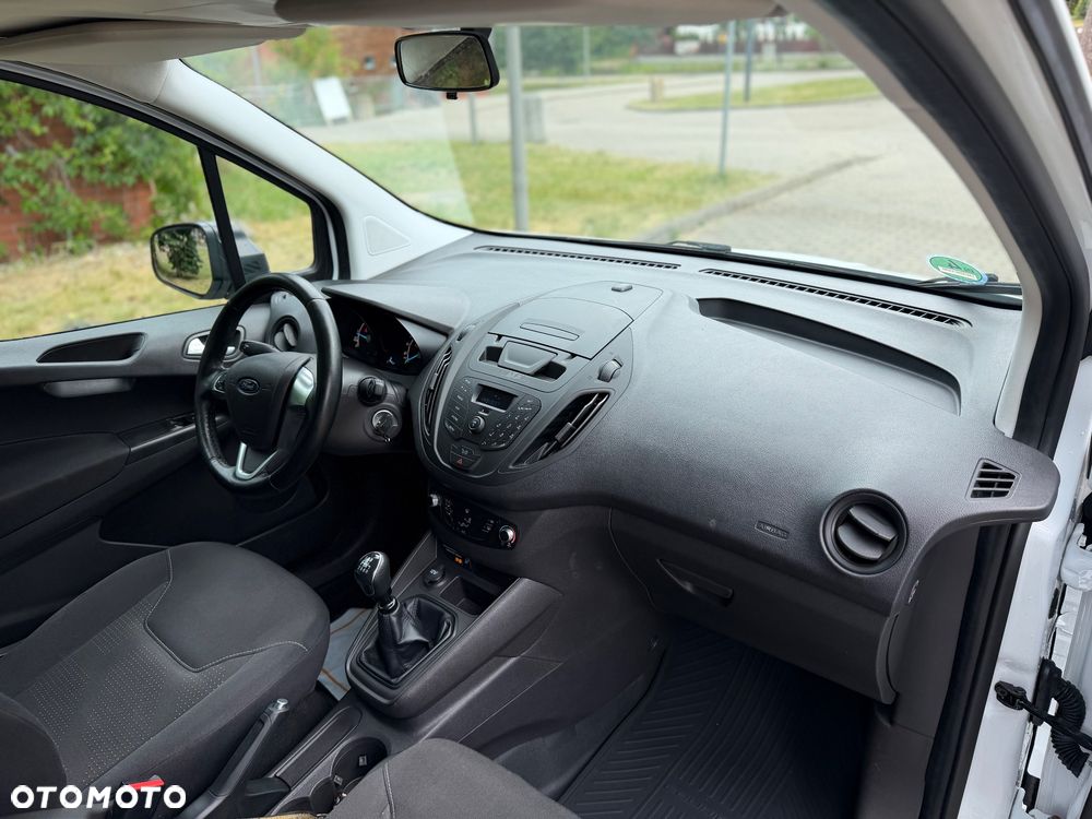 Ford Transit Courier - 14