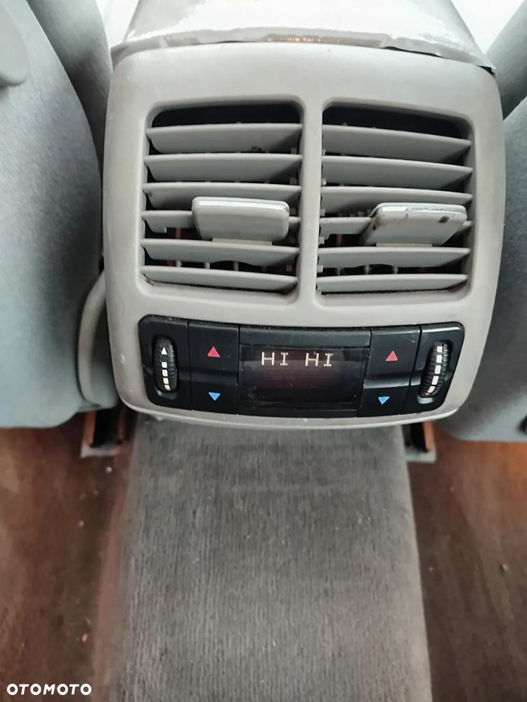 Mercedes-Benz Klasa E 220 T CDI Automatik Classic - 22