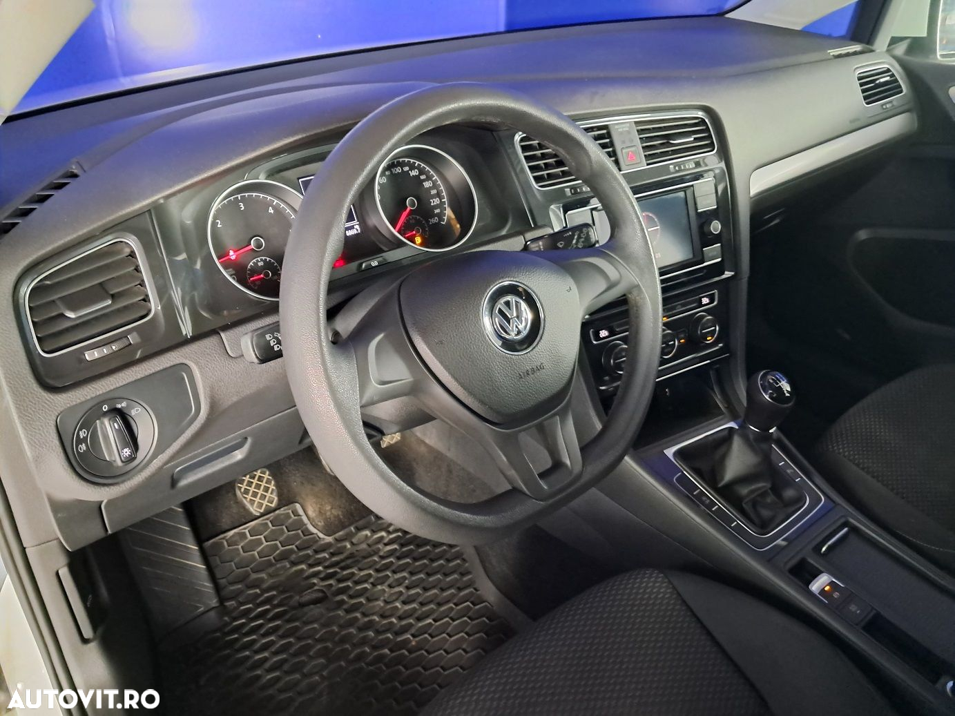 Volkswagen Golf - 2