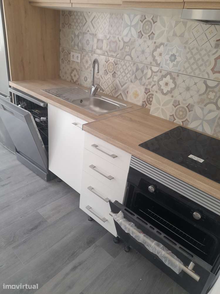 Apartamento T2 com varanda na Baixa da Banheira - Grande imagem: 5/39