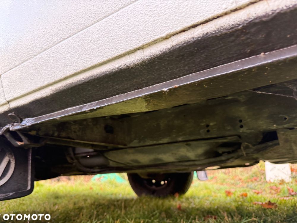 Volkswagen Caravelle - 18