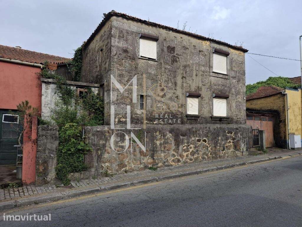 Moradia T2 bifamiliar com grande potêncial e excelente localização: - Grande imagem: 2/45
