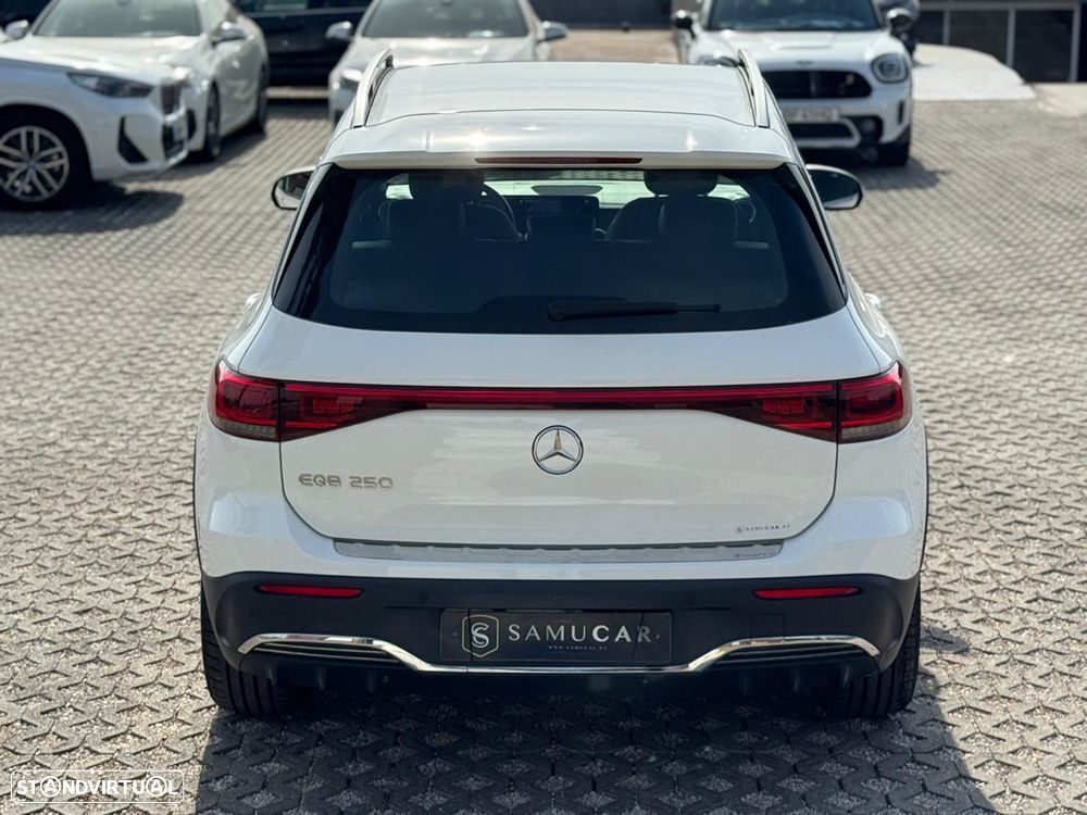 Mercedes-Benz EQB 250+ AMG Line - 22