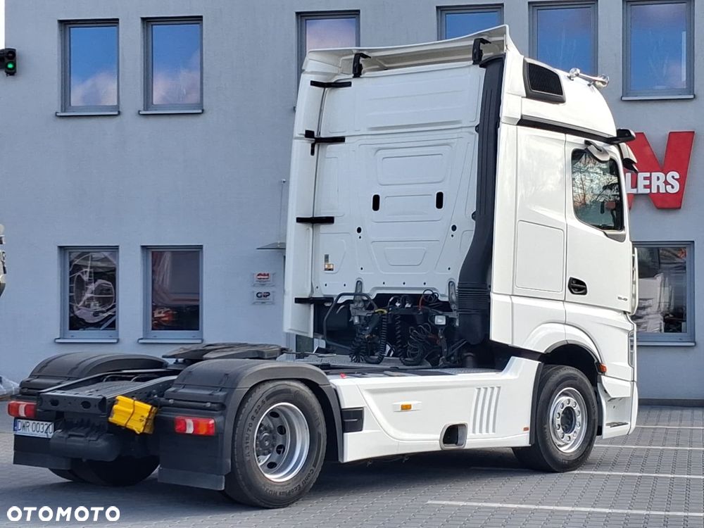 Mercedes-Benz 1845, Standard - 3