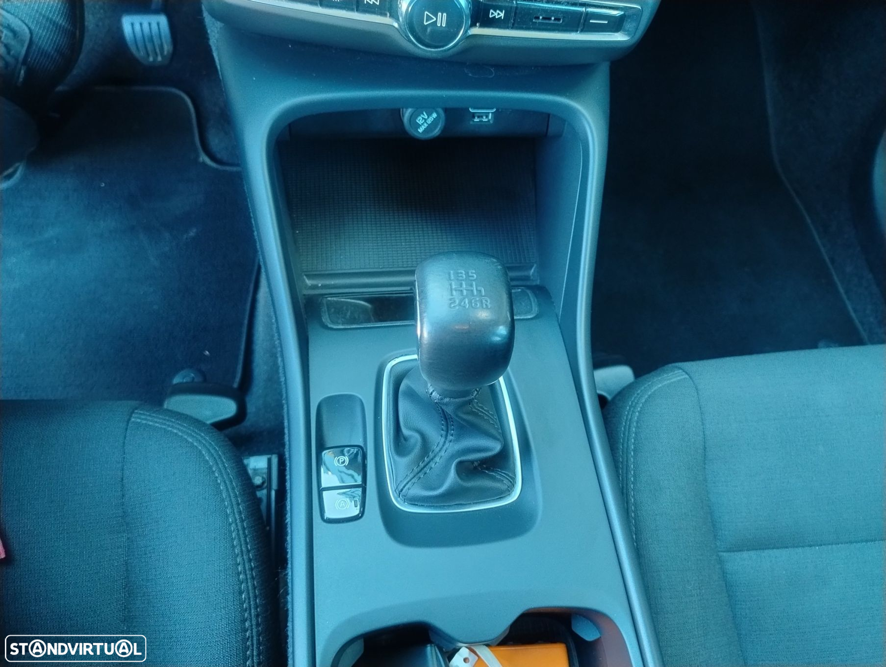 Volvo XC 40 1.5 T2 Momentum - 24