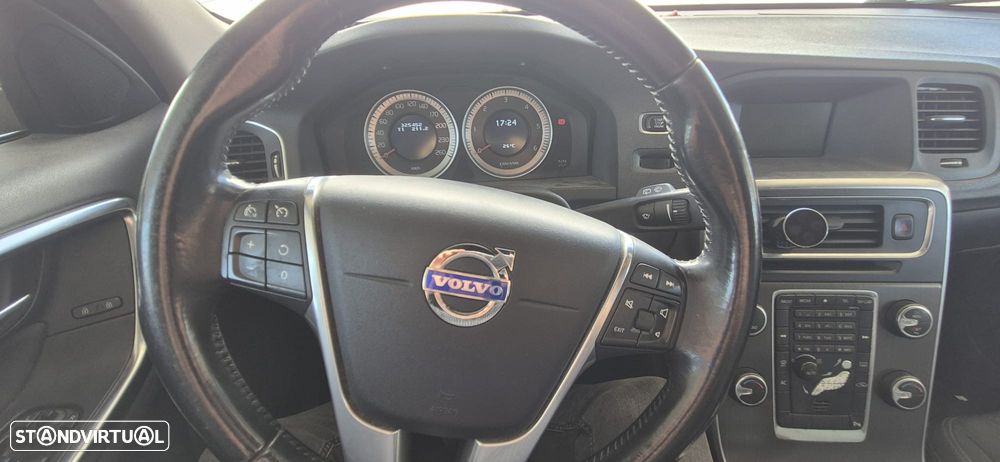 Volvo V60 2.0 D3 Momentum - 9