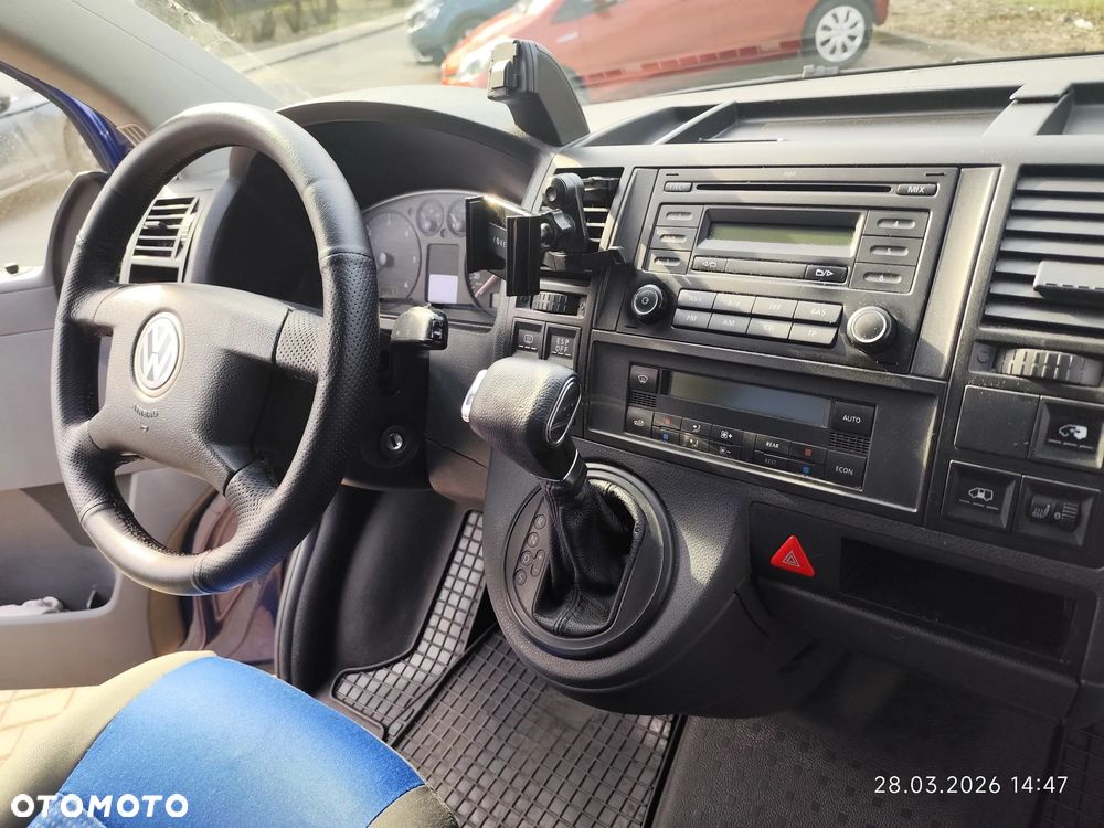 Volkswagen Caravelle - 10