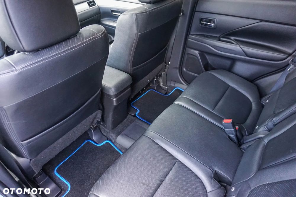 Mitsubishi Outlander - 31