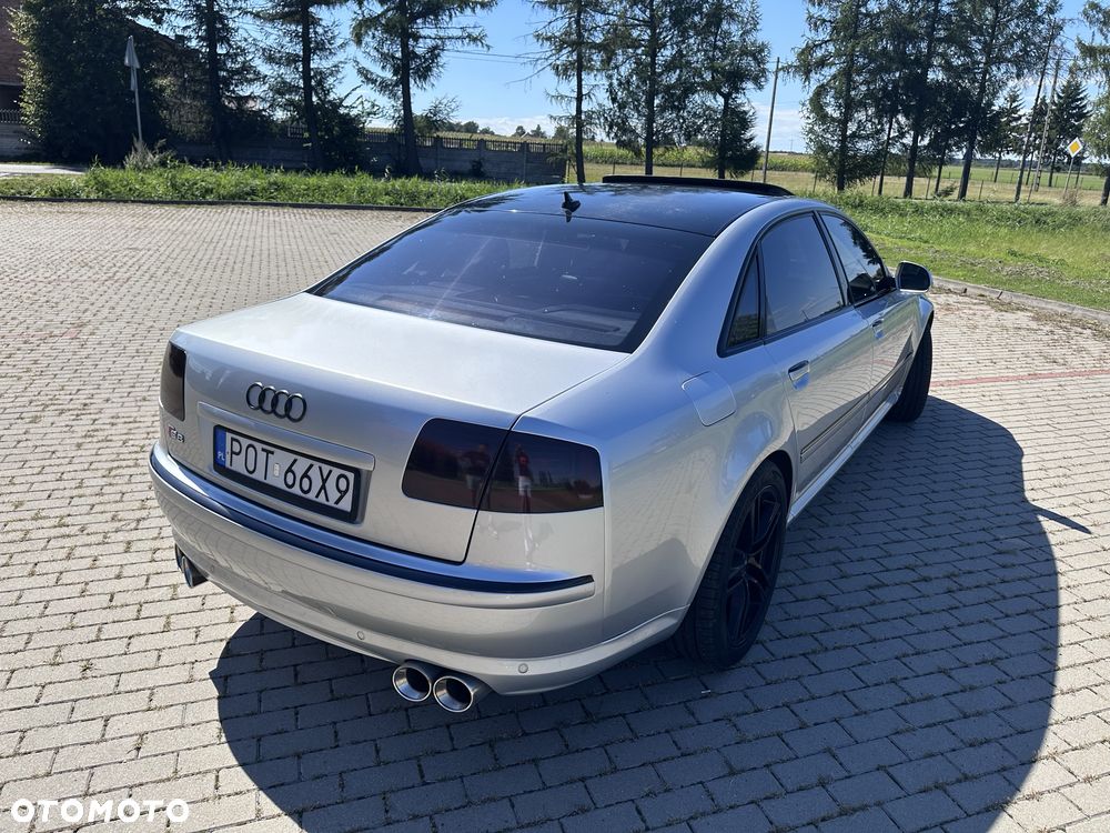 Audi A8 - 4