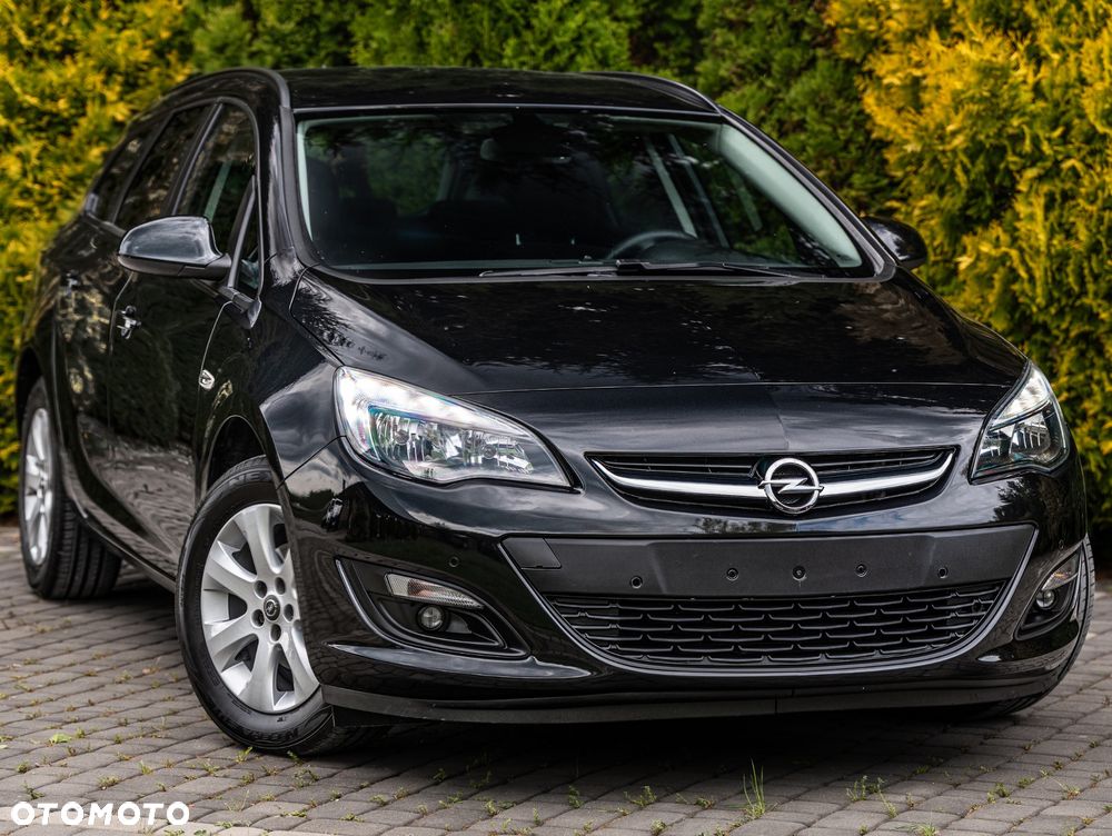 Opel Astra 1.4 Turbo Exklusiv - 2