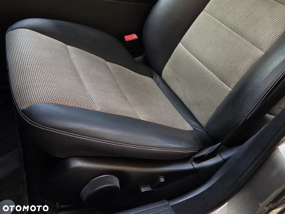 Mercedes-Benz Klasa C 200 (BlueEFFICIENCY) Avantgarde - 30