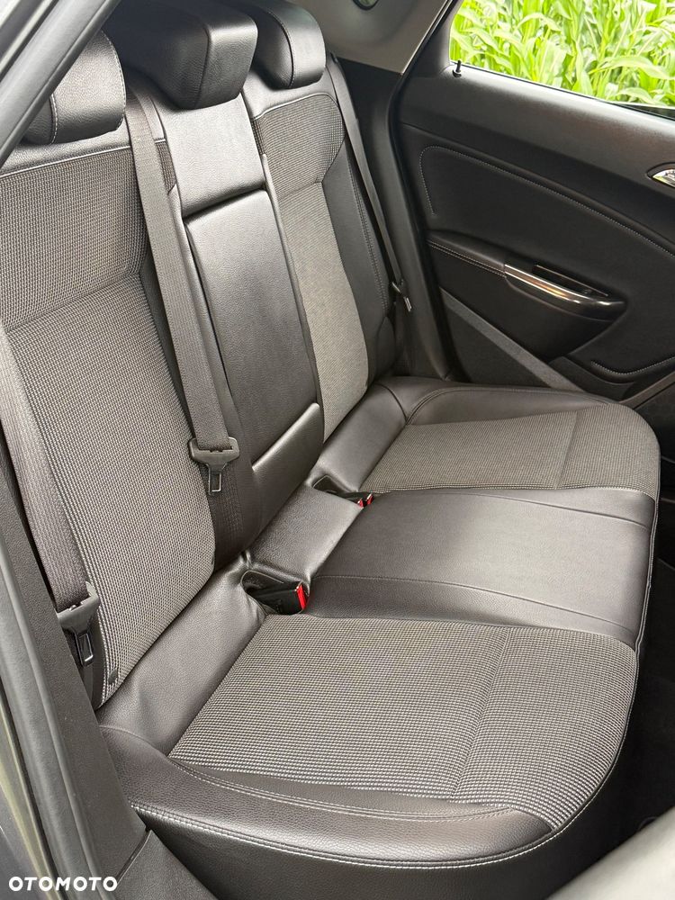 Opel Astra 1.4 T Cosmo - 32