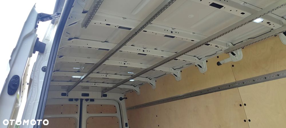 Volkswagen CRAFTER - 21