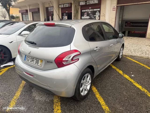 Peugeot 208 1.2 PureTech Style - 11