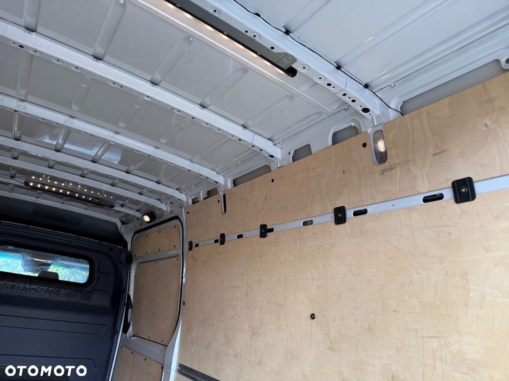 Mercedes-Benz Sprinter - 22