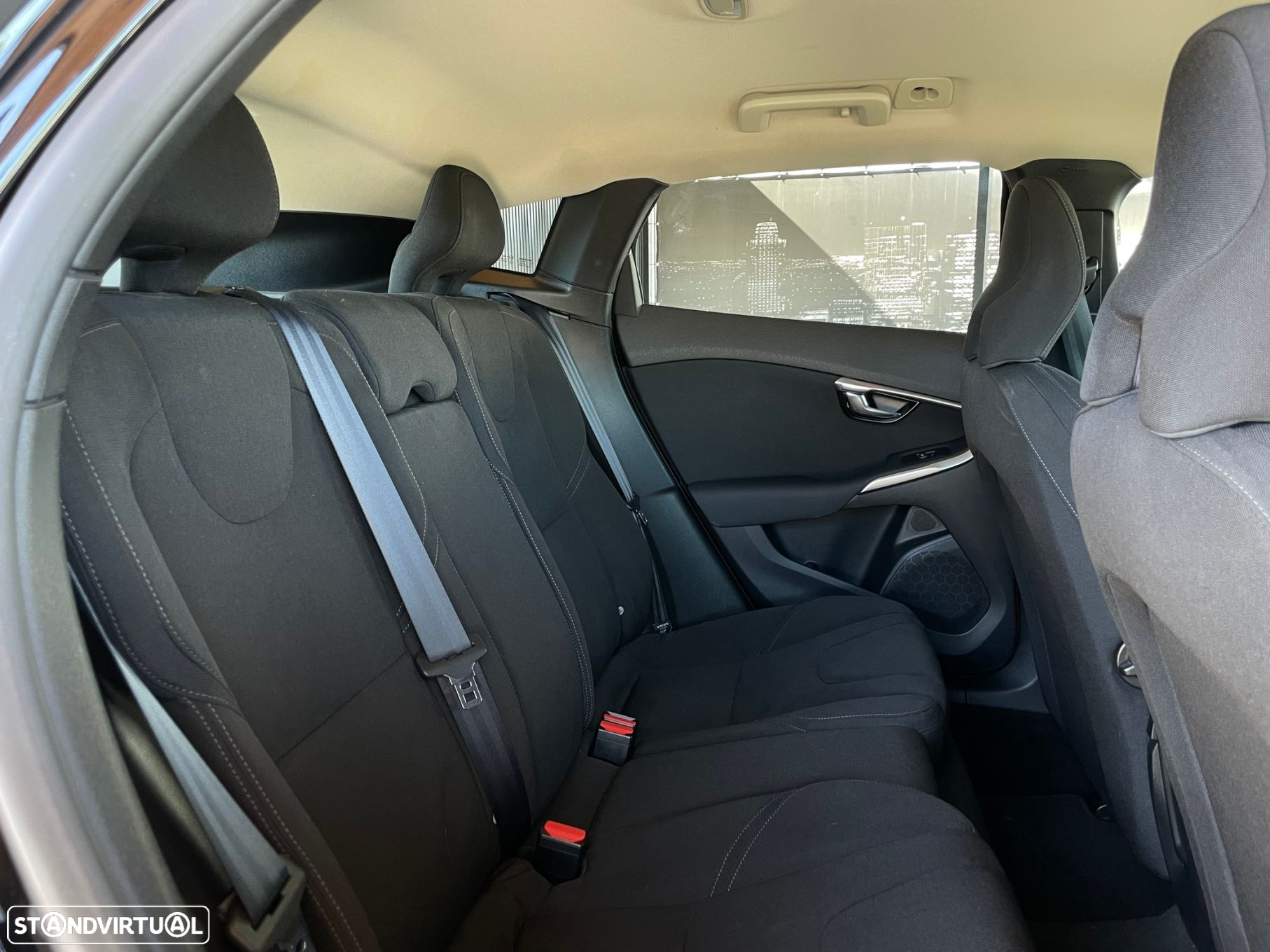 Volvo V40 2.0 D2 Momentum Geartronic - 14