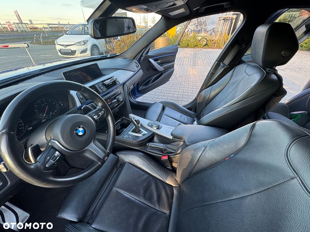 BMW Seria 3 330i xDrive M Sport Shadow - 26