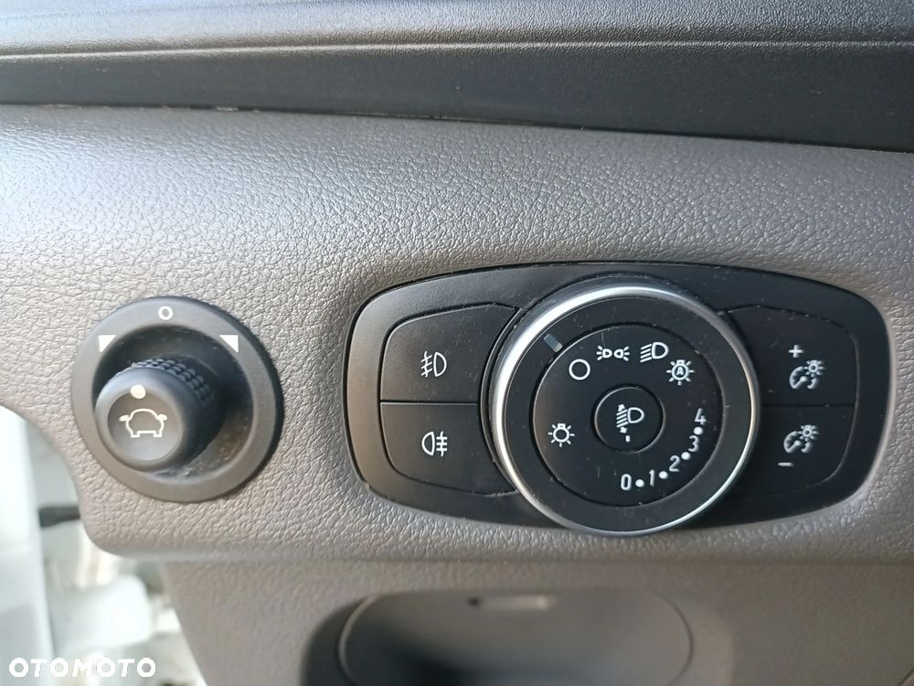 Ford Transit 130KM Kontener Izoterma Winda 750kg - 24