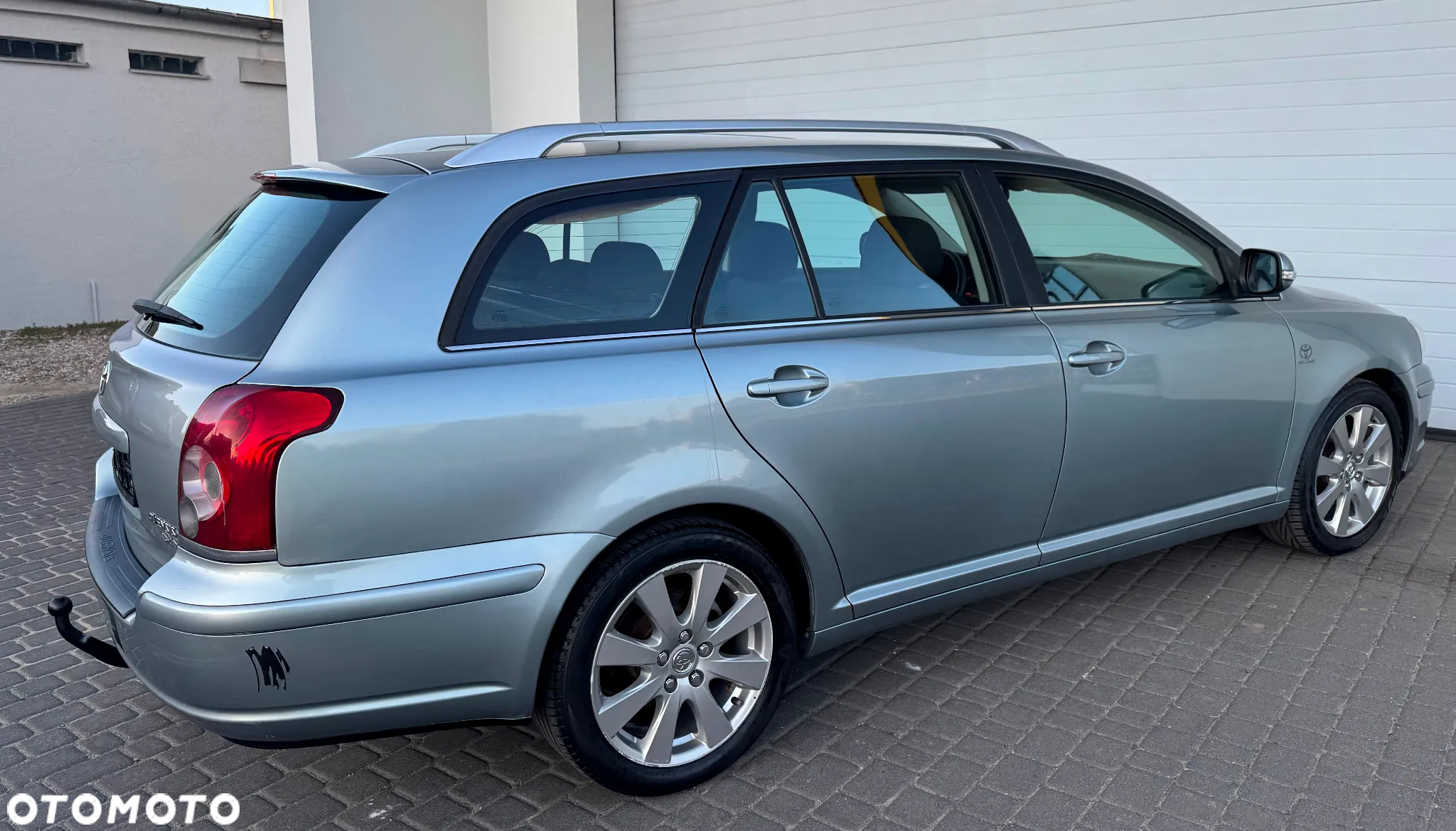 Toyota Avensis 2.2 D-4D Combi Executive - 25