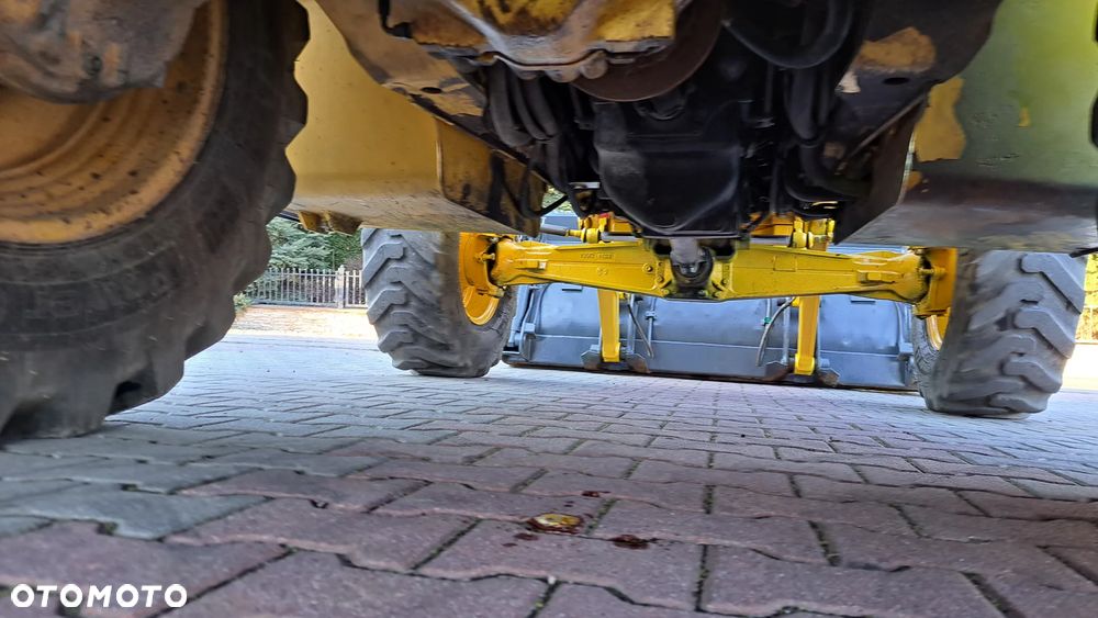 Komatsu WB93R - 18
