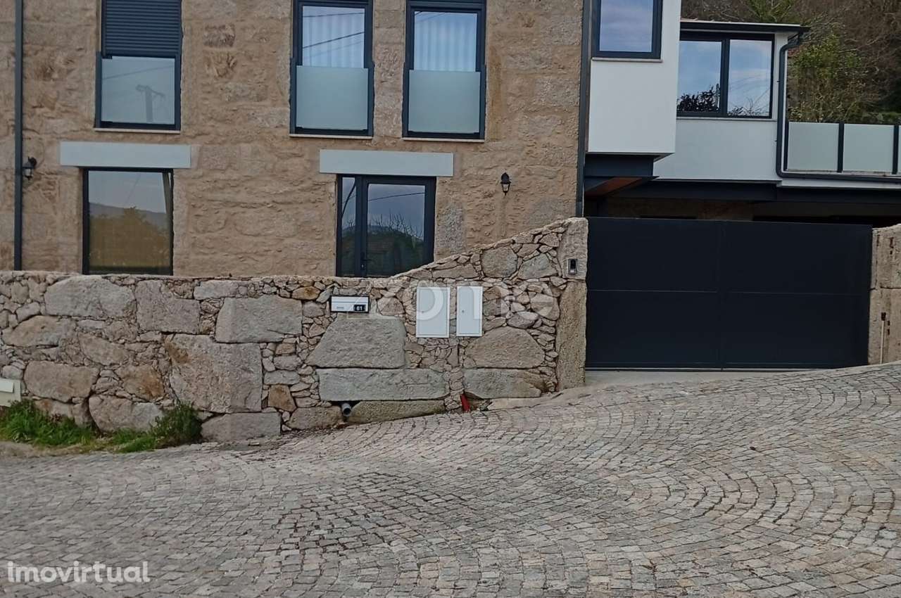 Fantastica moradia revestida em pedra (granito) T2 +2 - Grande imagem: 3/15