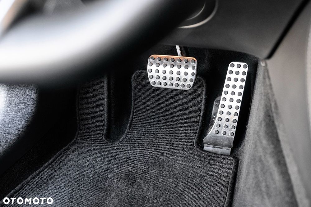 Mercedes-Benz Klasa E 220 d 4-Matic 9G-TRONIC - 34