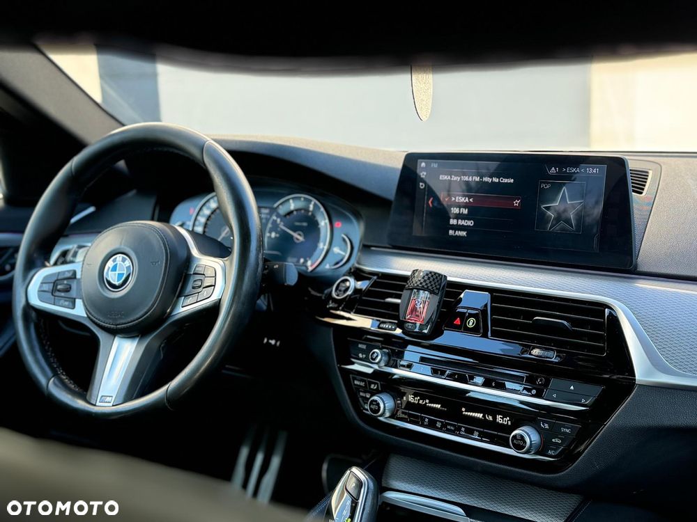 BMW Seria 5 520d M Sport - 8
