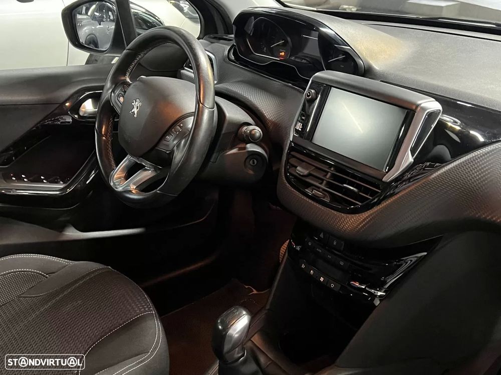 Peugeot 208 1.2 PureTech Allure - 18