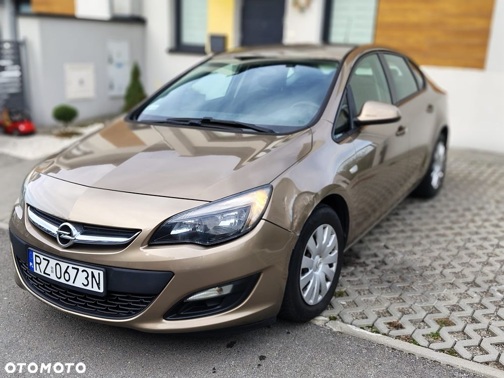 Opel Astra 2013 photo 2