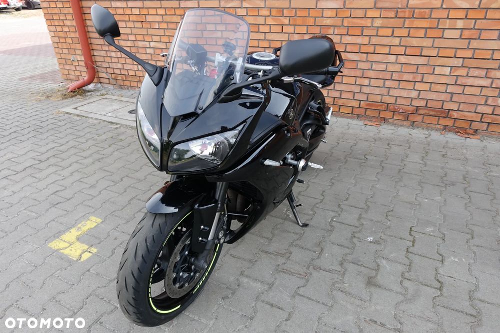 Yamaha FZ - 11