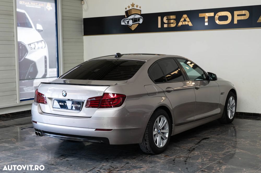 BMW Seria 5 525d Aut. - 32