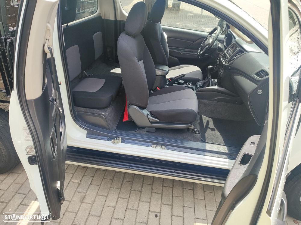 Mitsubishi L200 2.3 DI-D Space Cab Invite Strakar Look 4WD - 7