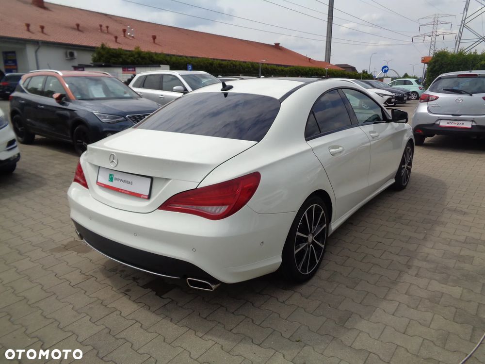 Mercedes-Benz CLA 180 Urban - 4
